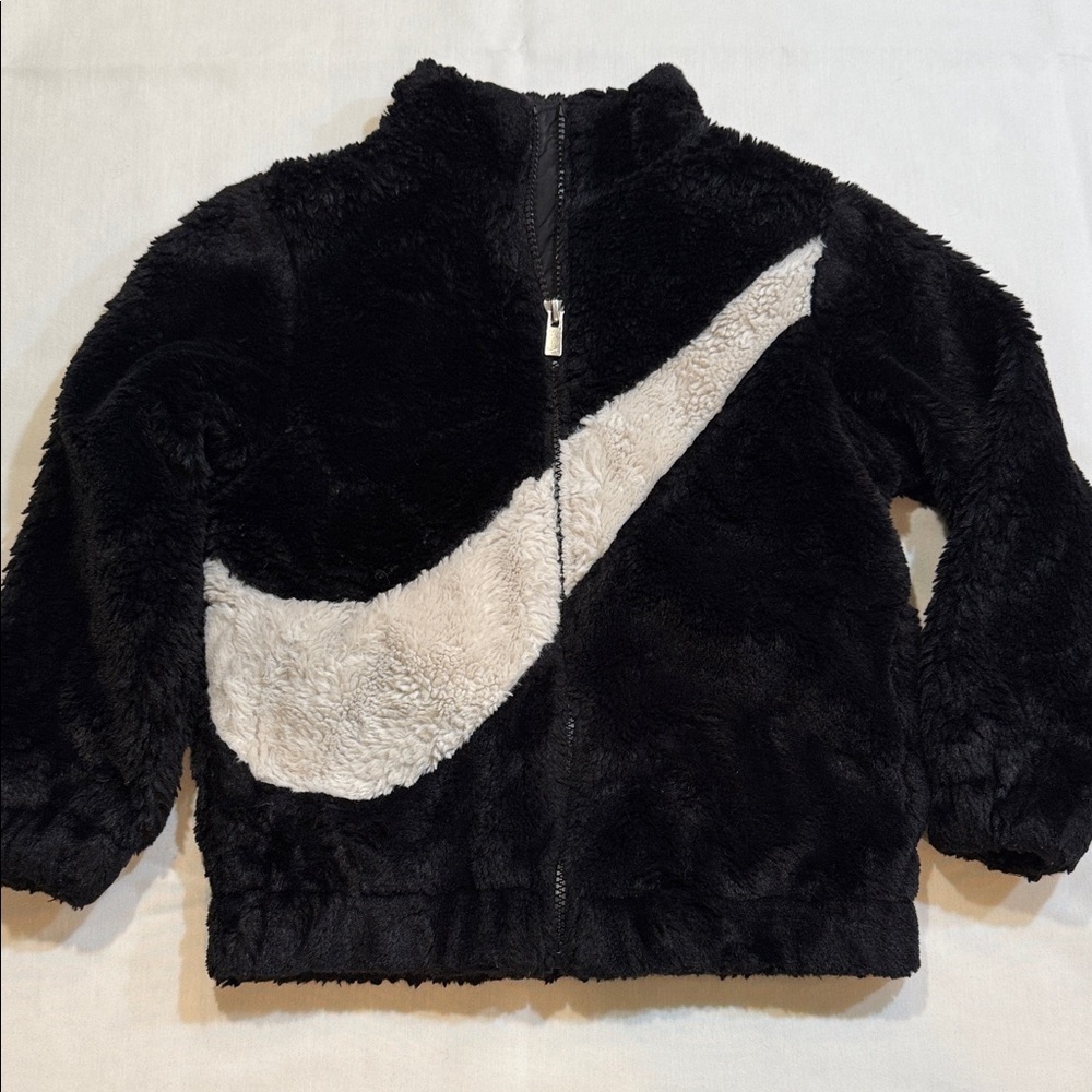 Nike Kids Fleece Jacket size 5-6 years
